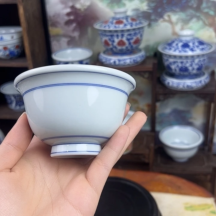 杯子陶白胎压手。