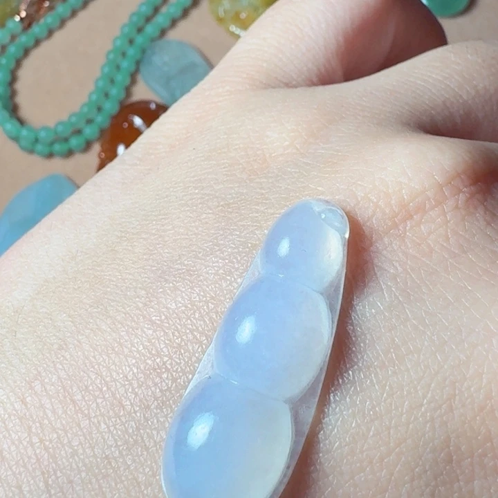 定制翡翠未镶嵌豆