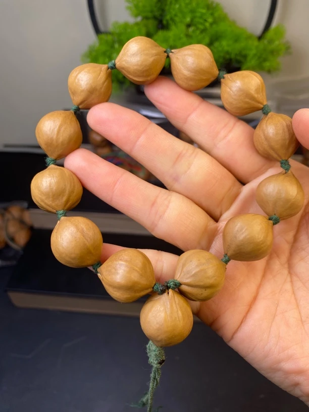 橄榄核雕1.9蒜头手持