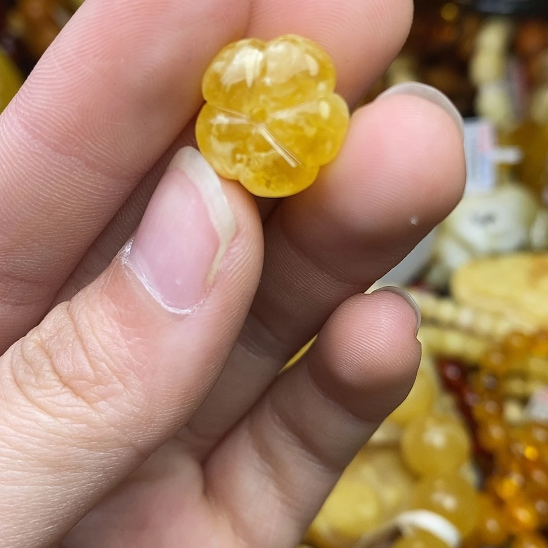 未镶嵌琥珀珠宝奇石