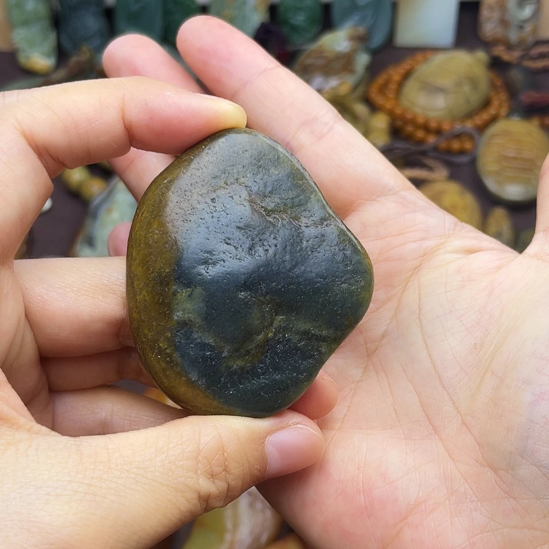 颈饰未镶嵌岫岩河磨玉（透闪石质玉）