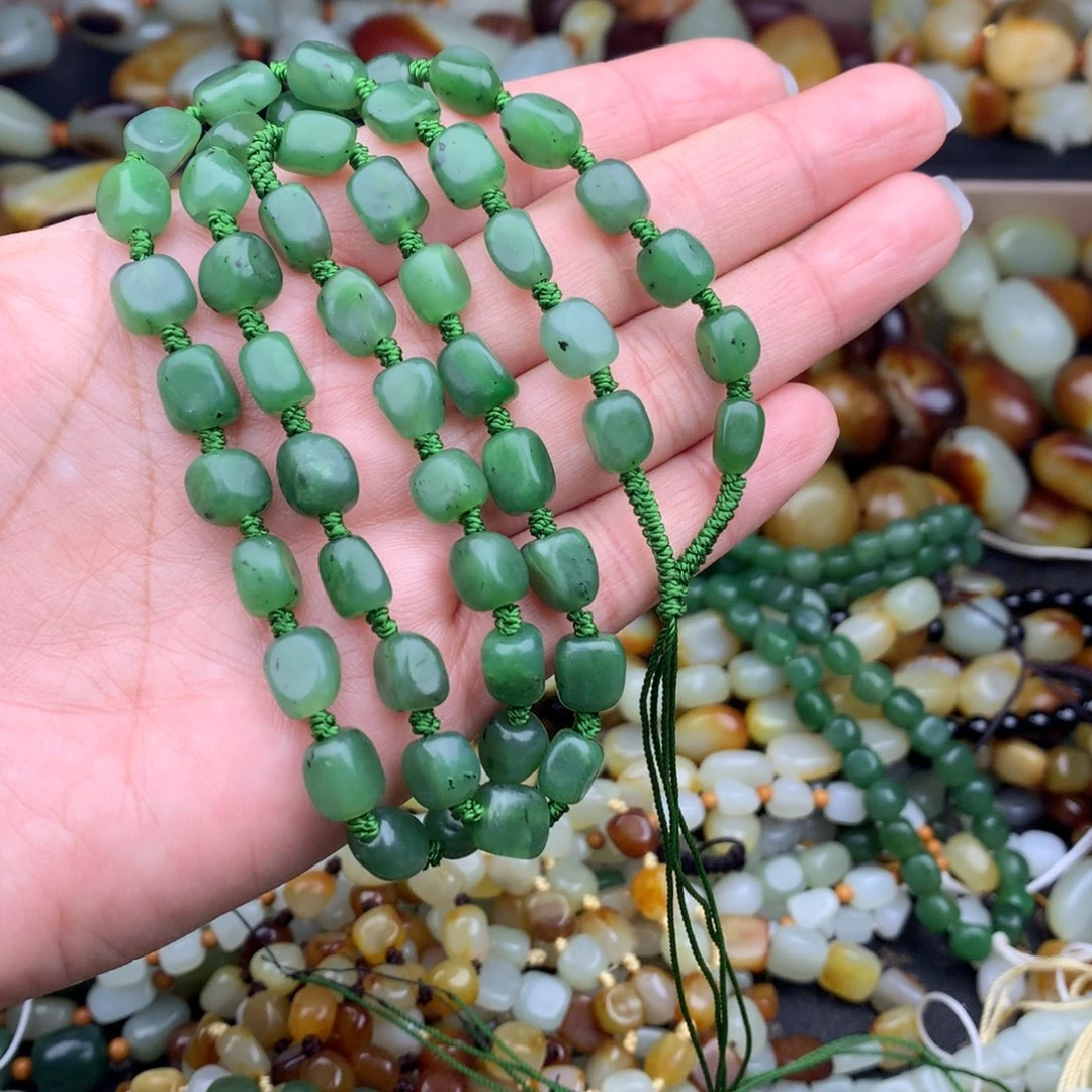 宇***君和田玉未镶嵌颈饰