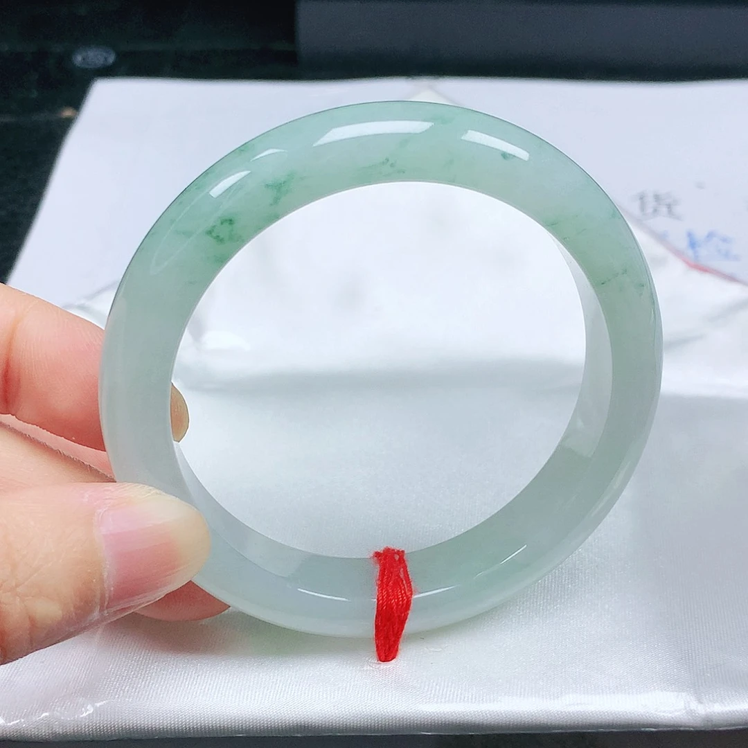 翡翠手镯未镶嵌正