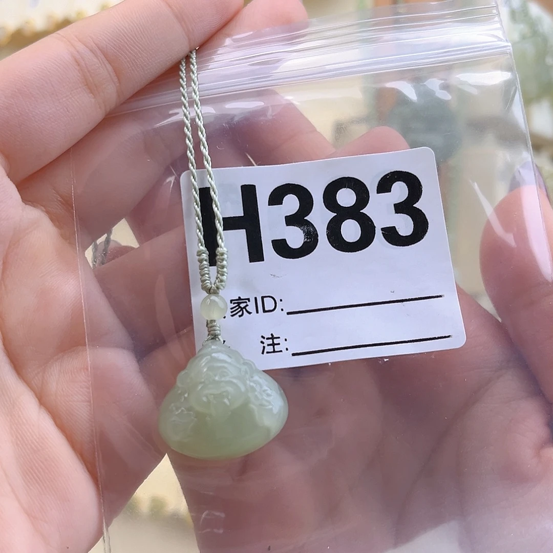 Q***。和田玉未镶嵌颈饰