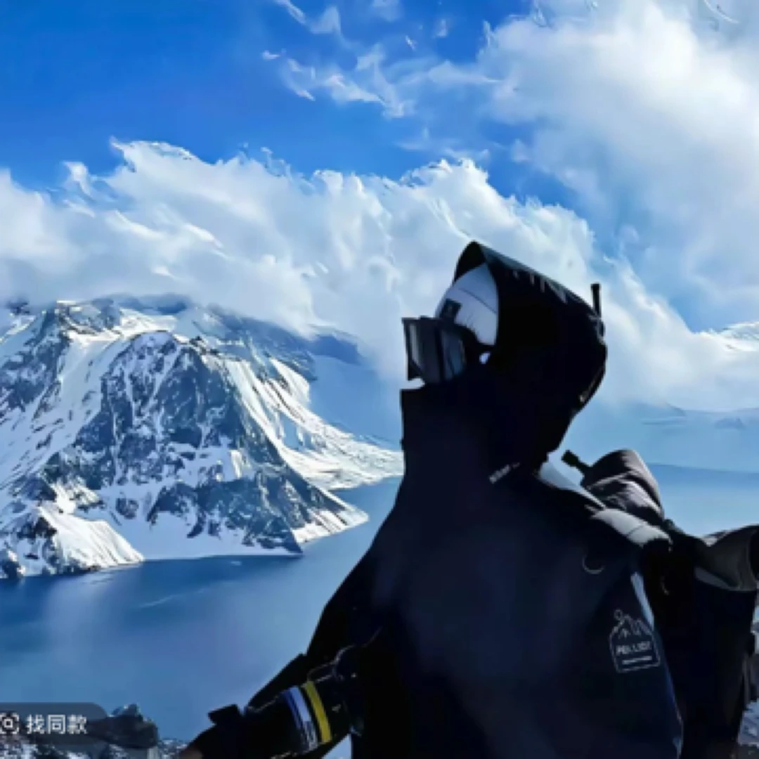 2025年春季新款休闲百搭高奢T恤男