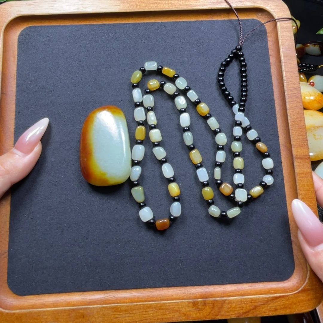 颈饰未镶嵌和田玉