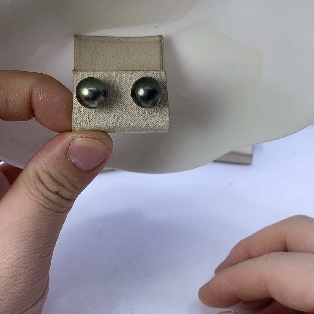 18K金镶嵌海水珍珠耳饰