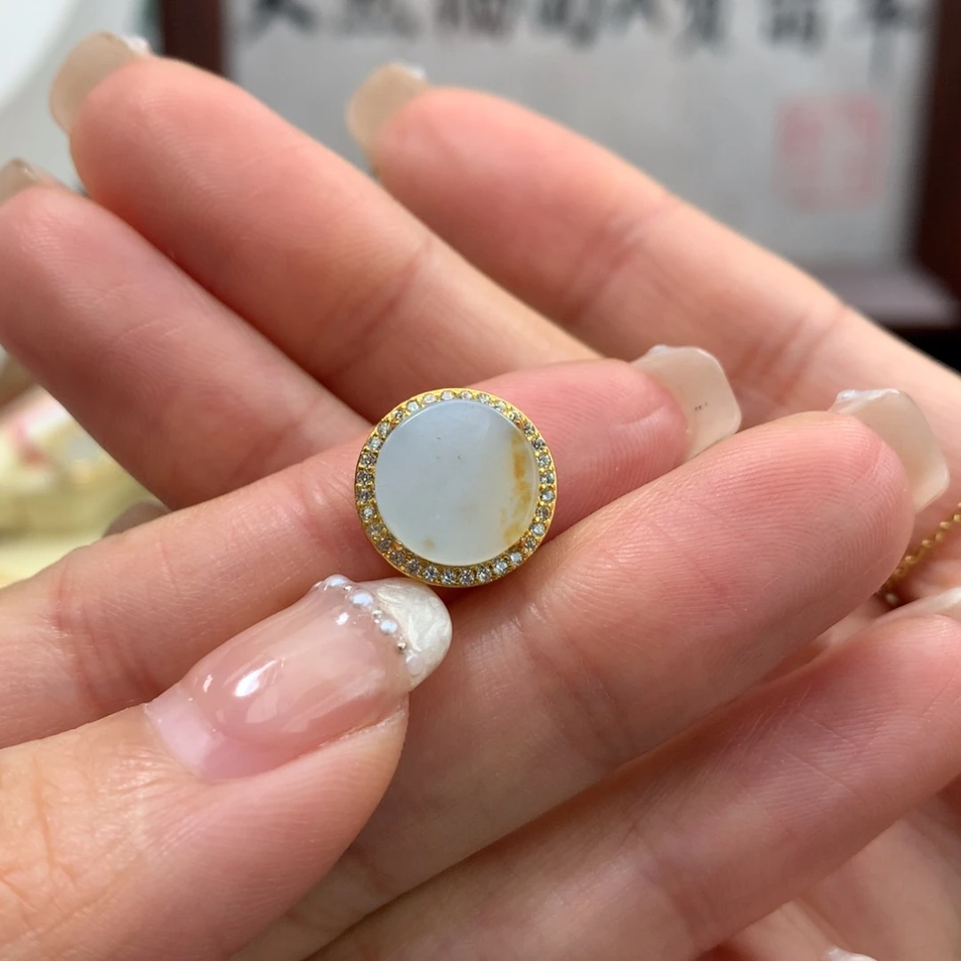 翡翠未镶嵌颈饰路路通