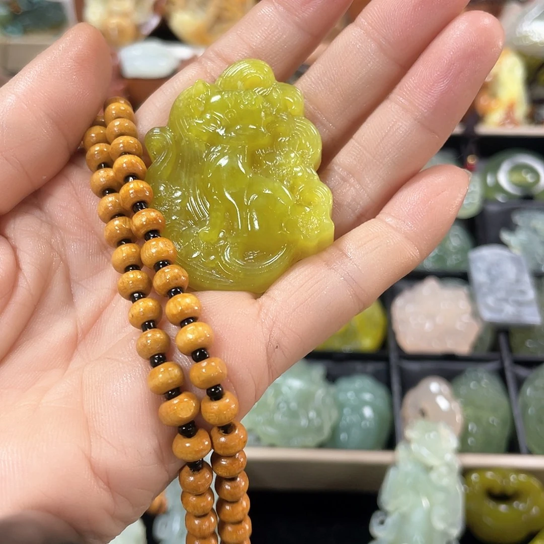 蛇纹石玉颈饰未镶嵌