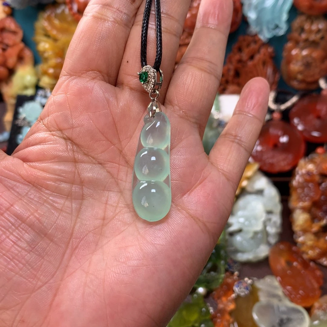 蛇纹石玉挂坠未镶嵌