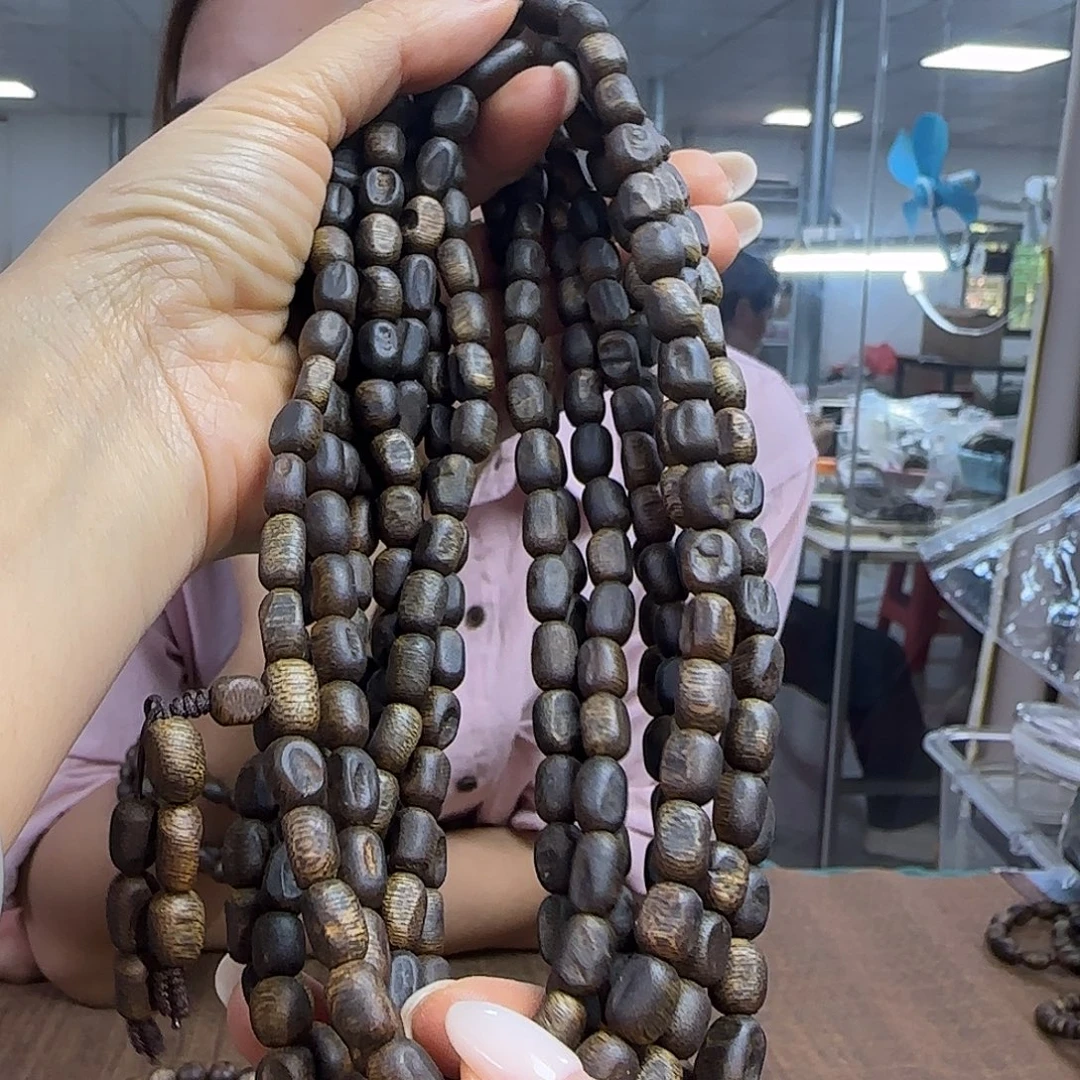 沉香手串多样性发货1条蓝宝石999722