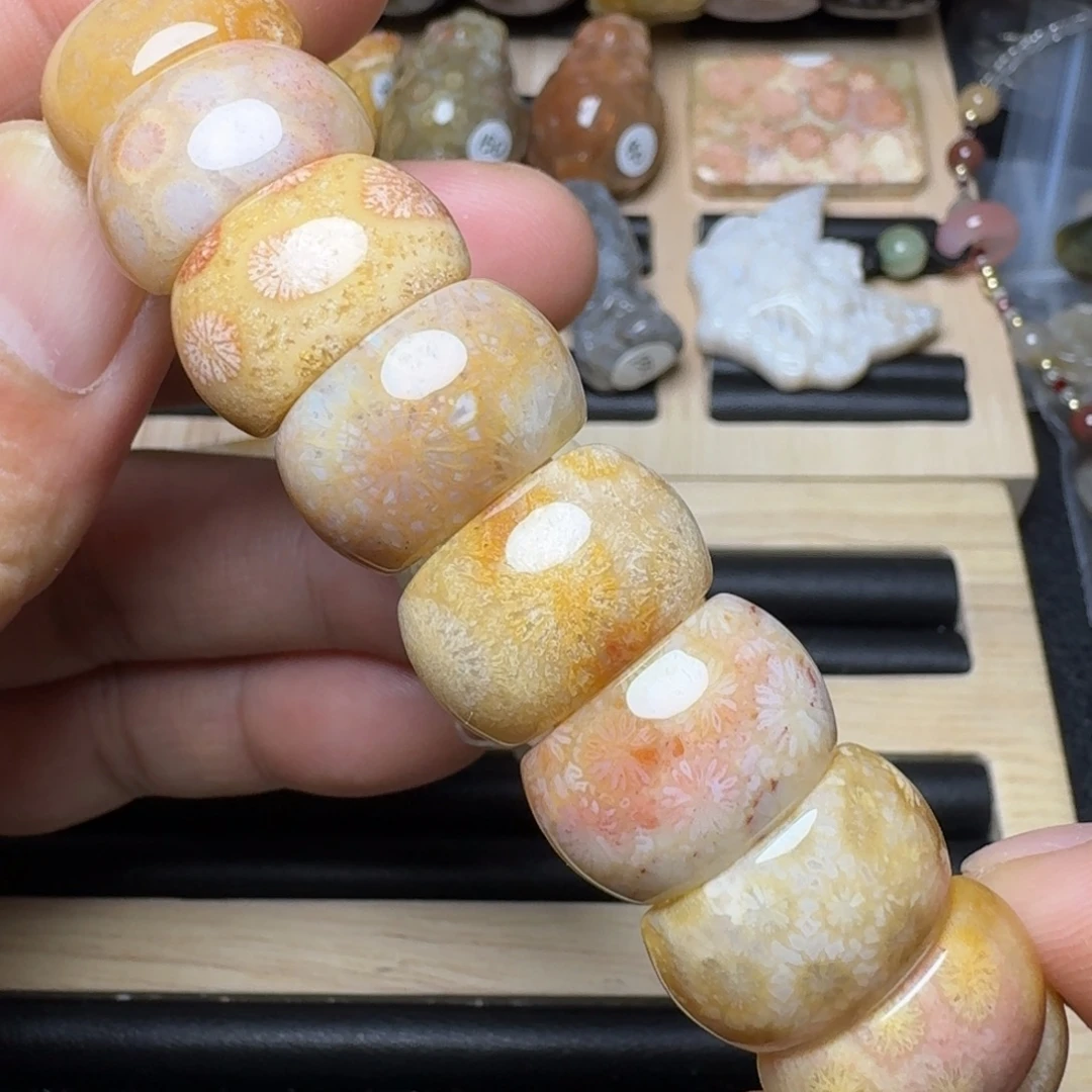 玉***虎未镶嵌纯天然色有机玉石保真色硅化玉