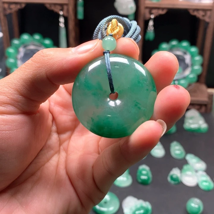 石英质玉颈饰未镶嵌