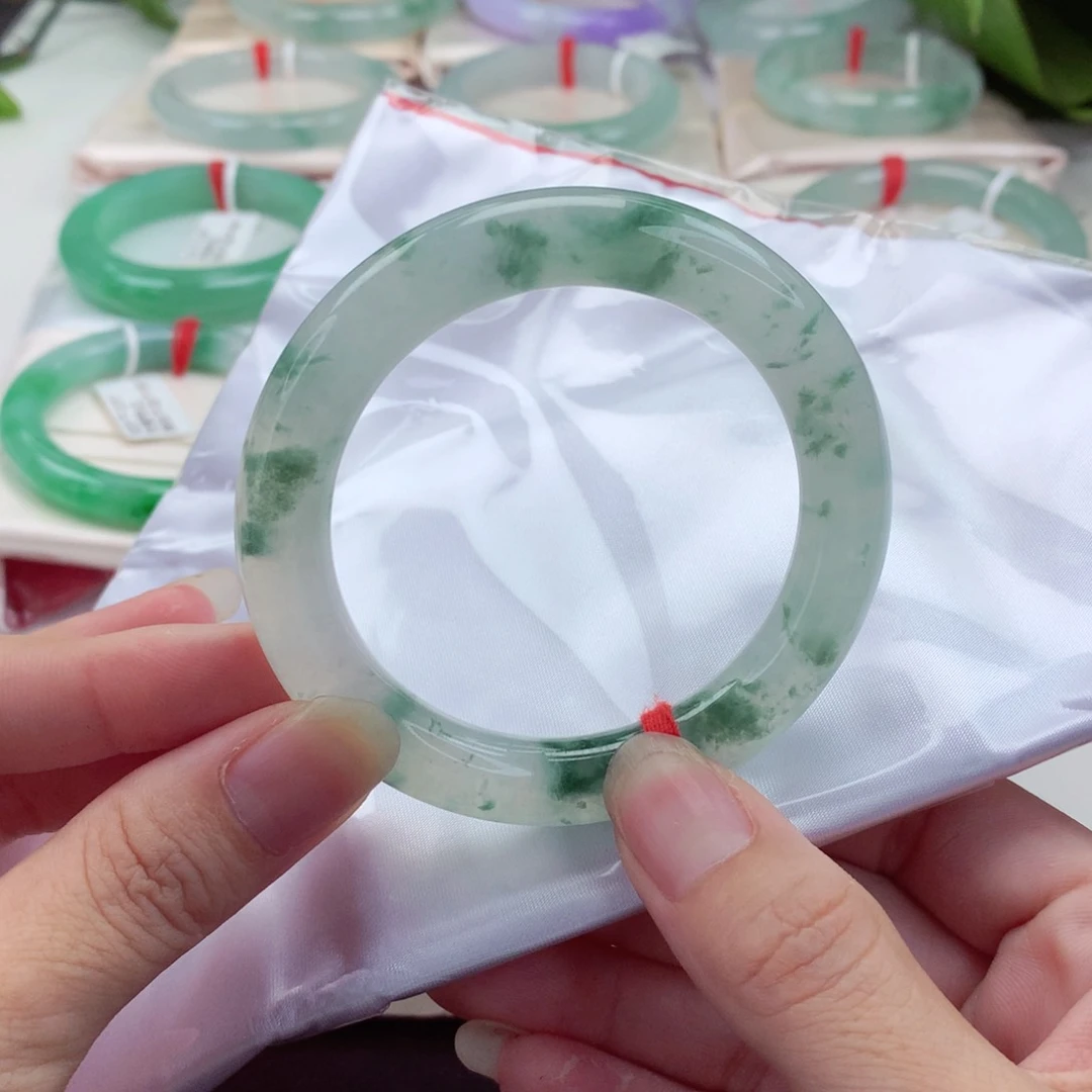 翡翠手镯（圆镯）未镶嵌可****猫53.6