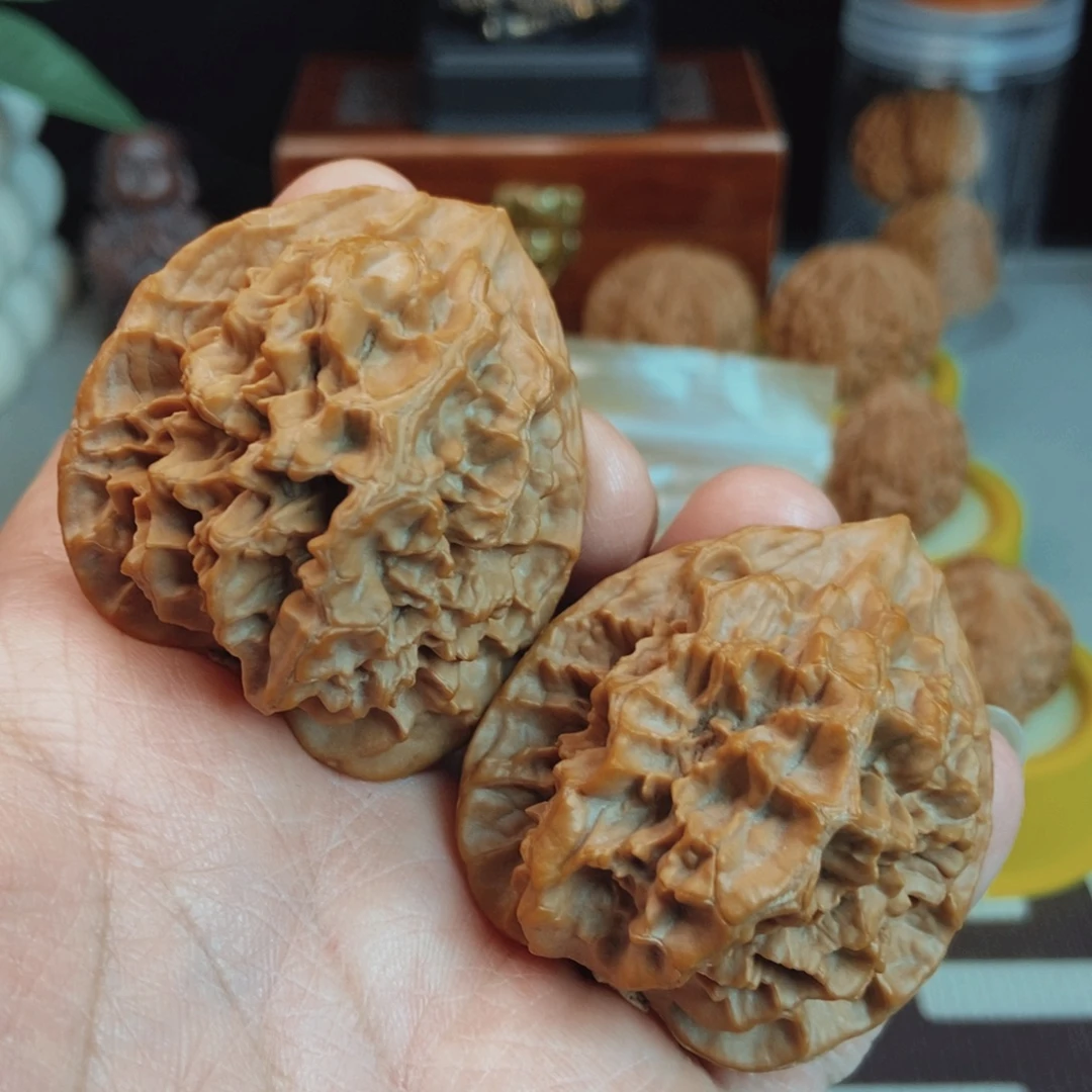 福利帝王核桃手把件！