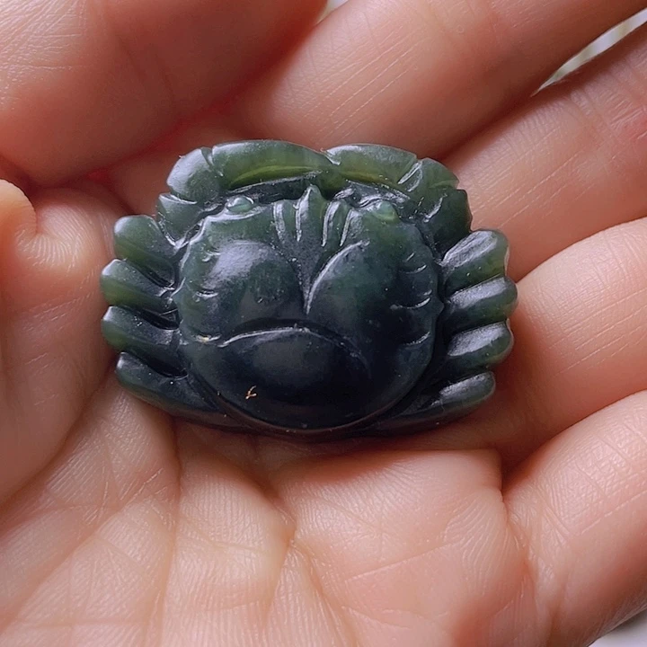 未镶嵌岫岩河磨玉（透闪石质玉）挂件