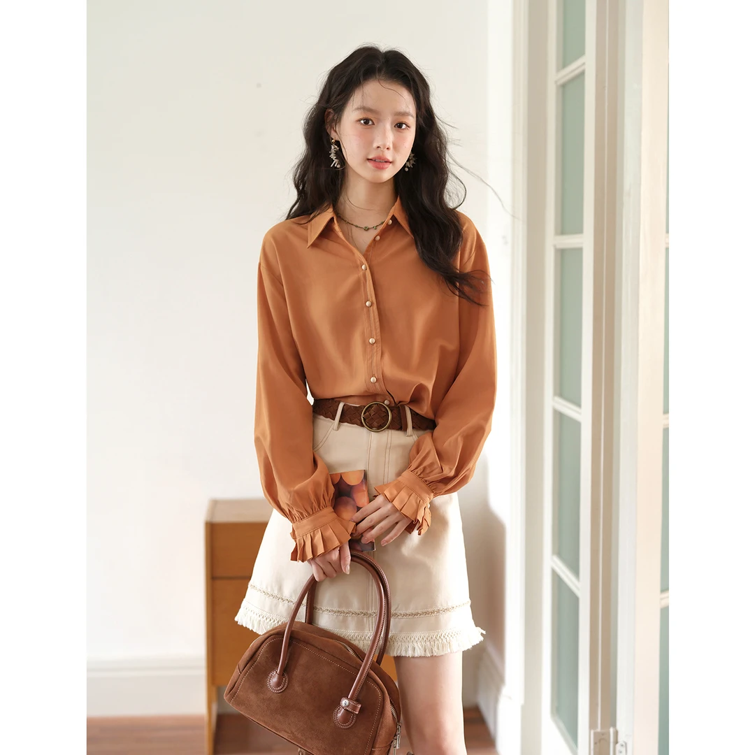 谜秀纸片人南瓜橘衬衫女秋 撞色纽扣压褶袖口 垂感宽松上衣流光风