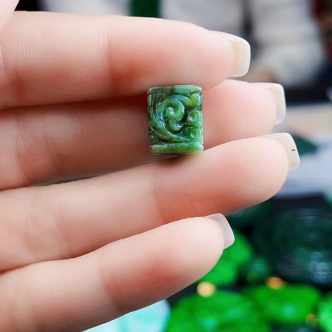 颈饰未镶嵌翡翠多样性
