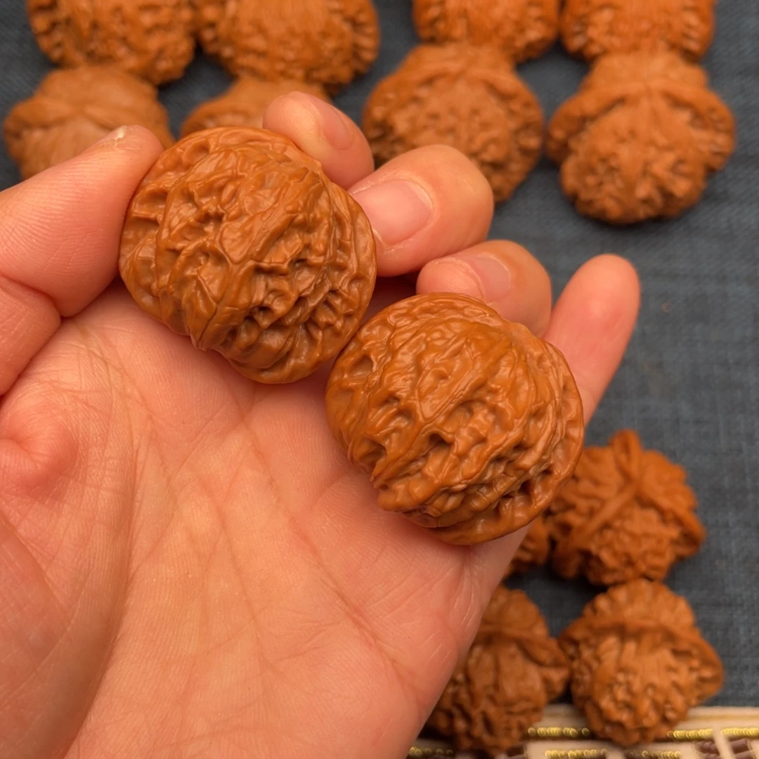 文玩核桃把件35全品红皮山地正磨