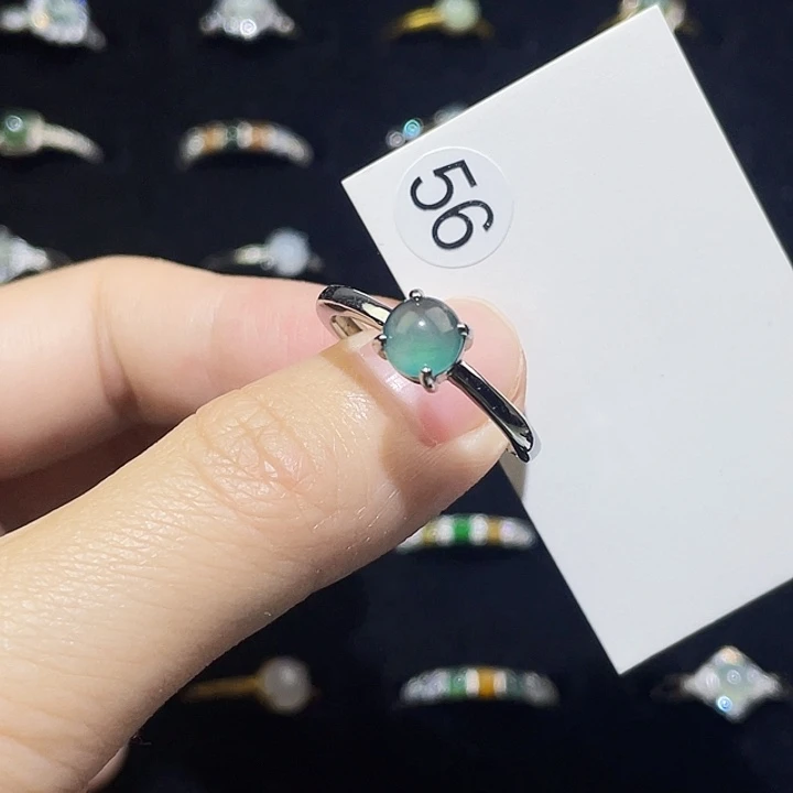 翡翠未镶嵌颈饰戒指