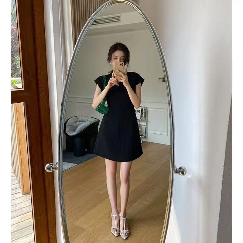 2025夏季新款简约时尚圆领短袖气质感收腰显瘦A字连衣裙黑短裙女