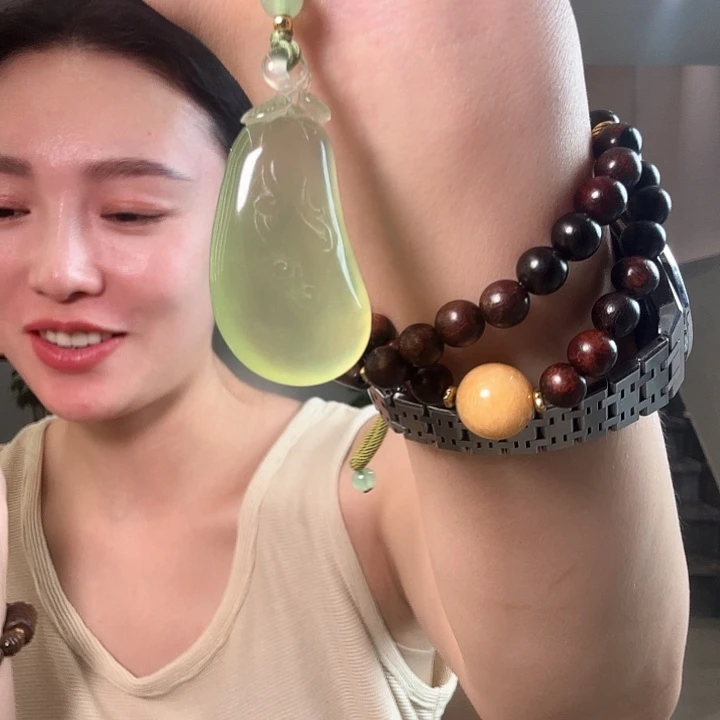g***n蛇纹石玉未镶嵌颈饰