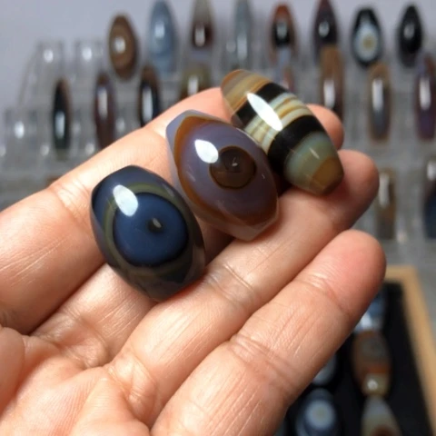 玛瑙/玉髓未镶嵌珠宝半成品狮**哥