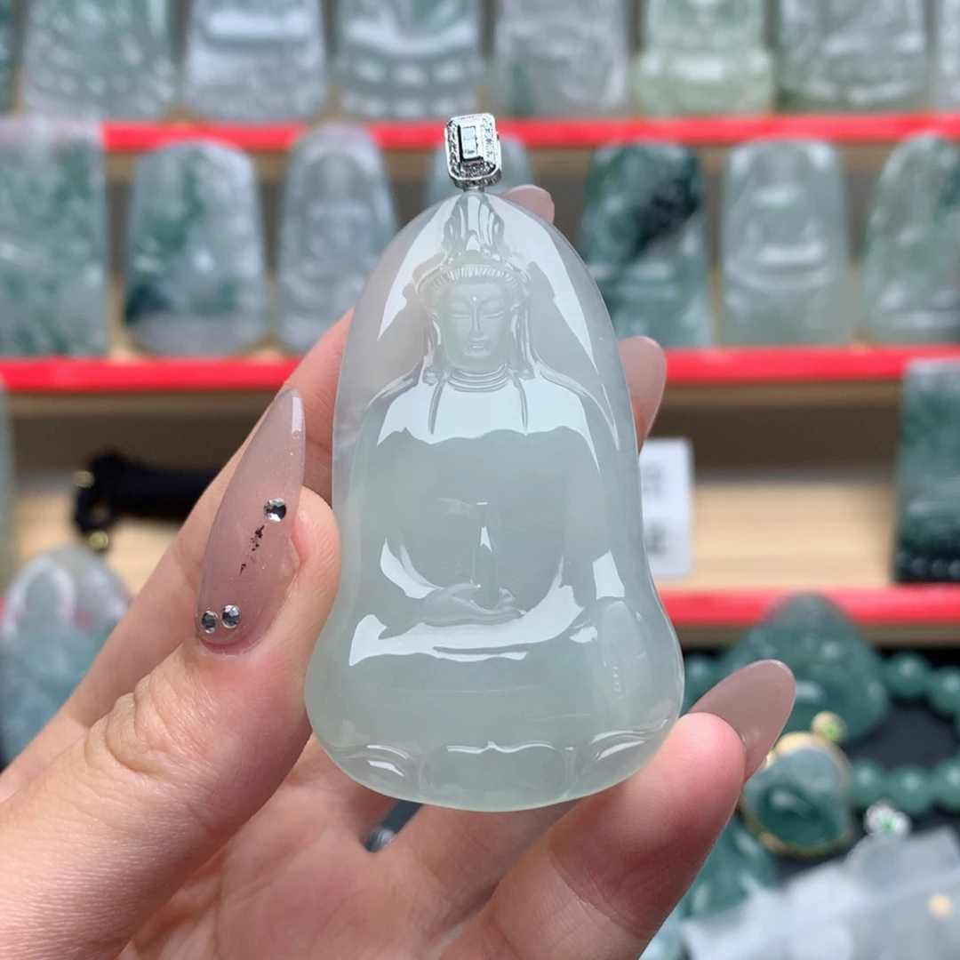 翡翠18K金镶嵌颈饰搭****?素衣