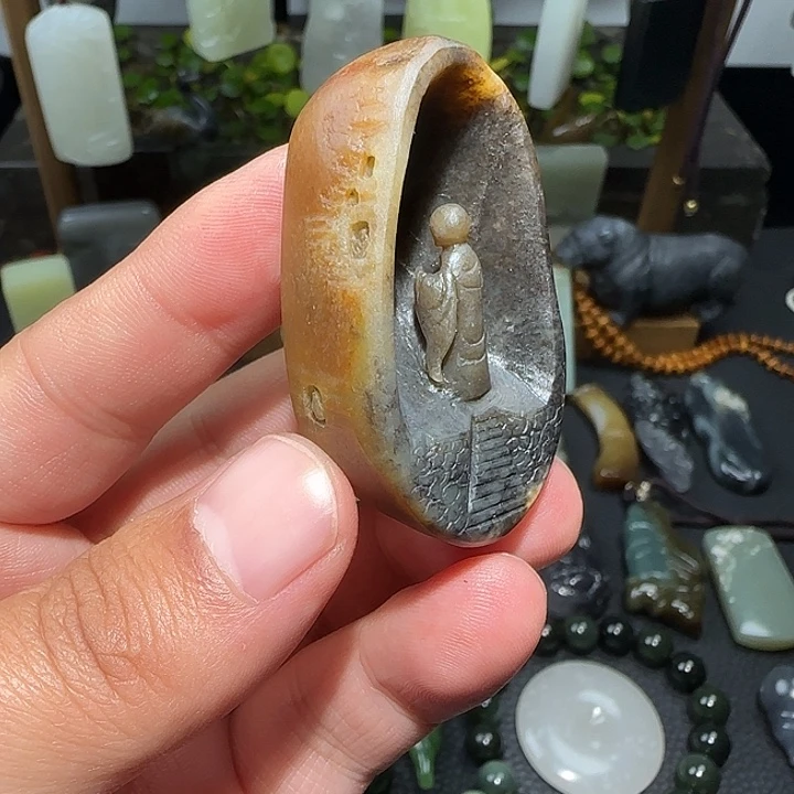和田玉未镶嵌把件