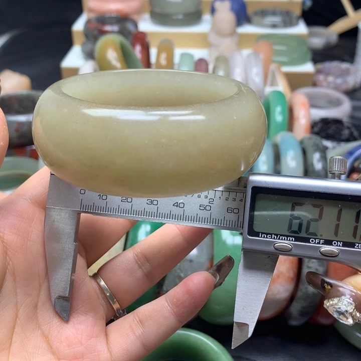 未镶嵌手镯石英质玉