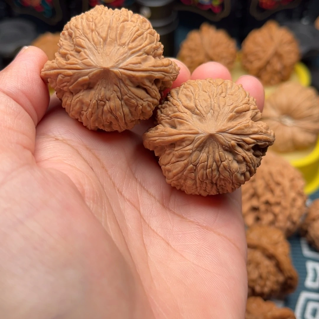 【闪购商品】核桃文玩核桃手把件41绣球