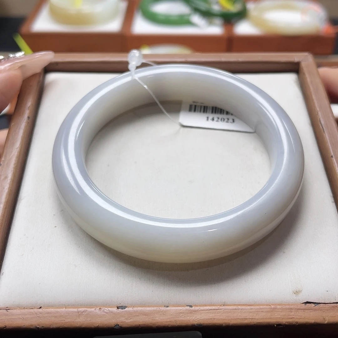 【闪购商品】未镶嵌手镯和田玉52 53