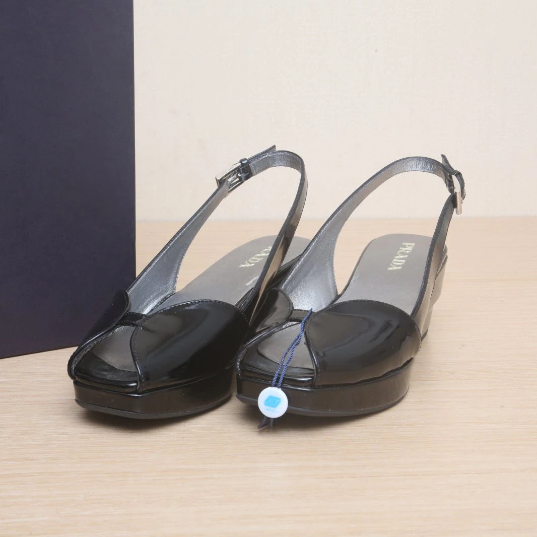 95新 Prada/普拉达  黑色 漆皮 中跟鞋 P205843831