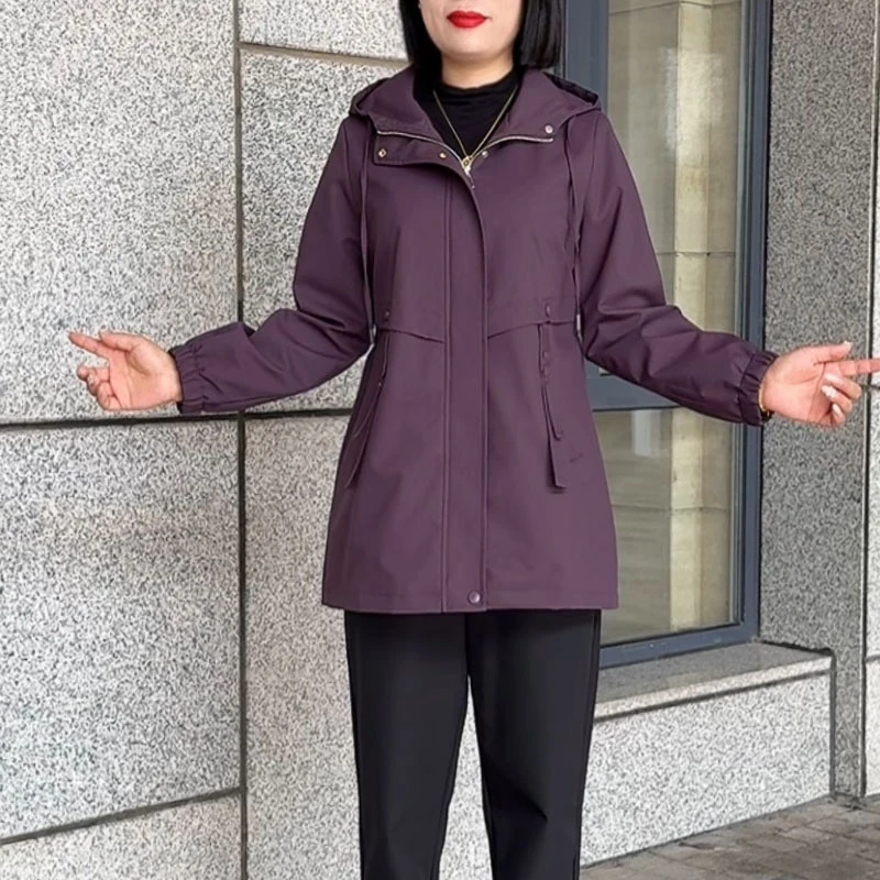 【8821】2025年秋季冲锋面料中长款连帽时尚洋气显瘦遮肉保暖外套女
