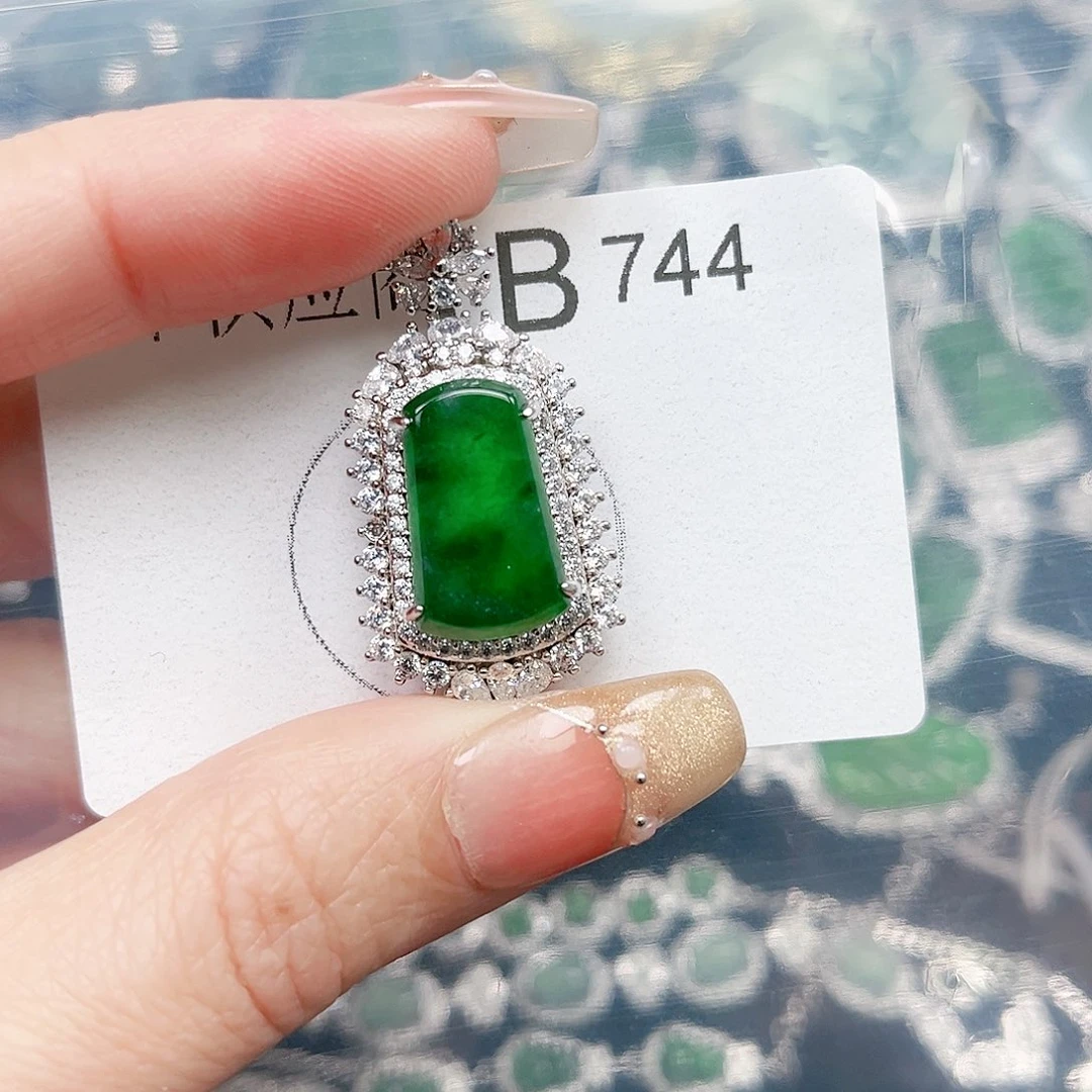 翡翠颈饰未镶嵌翡翠744