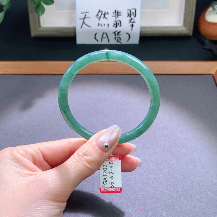 翡翠手镯未镶嵌天然翡翠手镯
