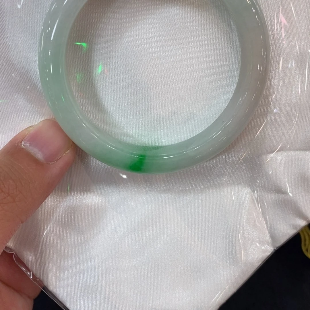 翡翠未镶嵌手镯白底青