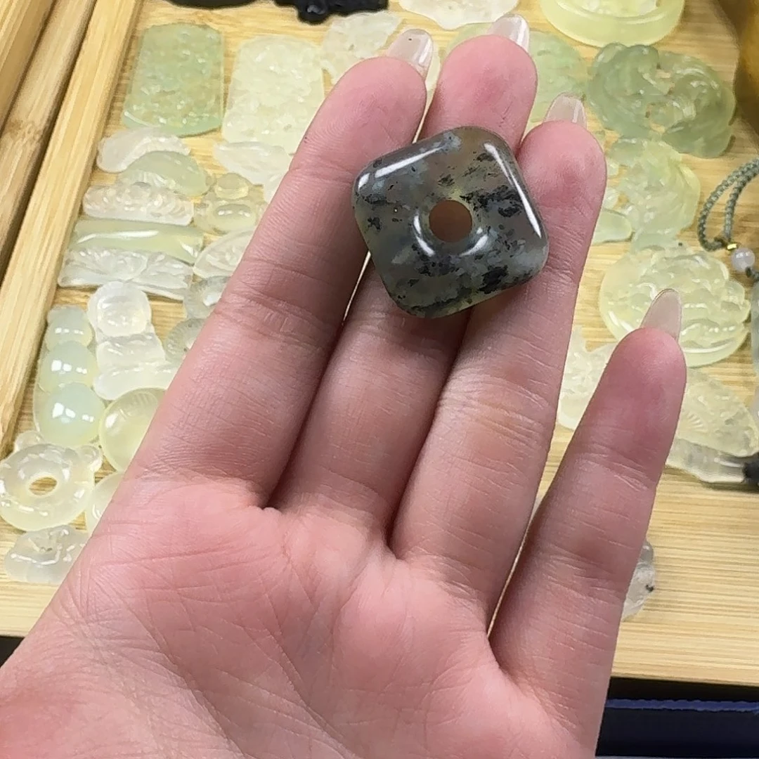 蛇纹石玉合金颈饰