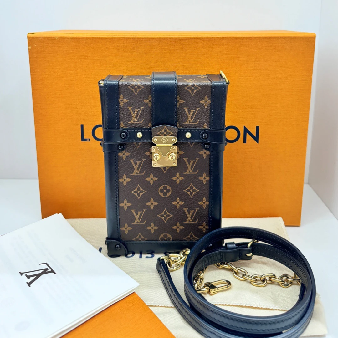 95新 LouisVuitton/路易威登 老花硬盒子手机包 上身时有复古感