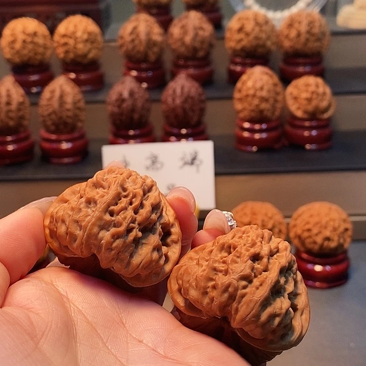 爱***伙把件桃核42平谷凹底