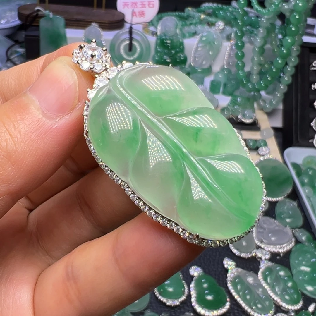 石英质玉（非洲翠）未镶嵌颈饰