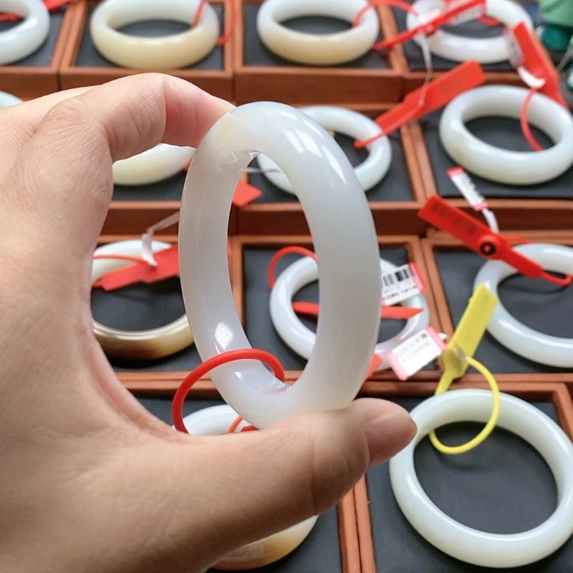 【闪购商品】未镶嵌手镯和田玉