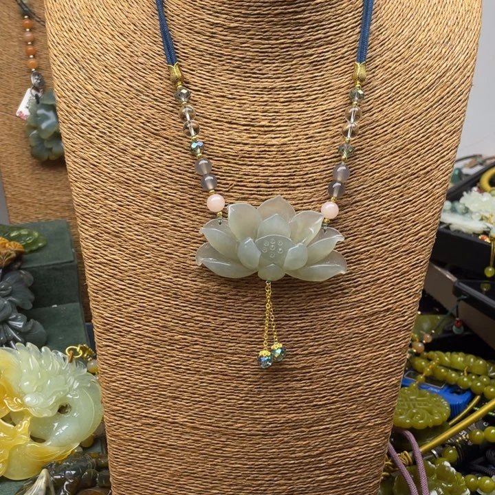 蛇纹石玉未镶嵌吊坠