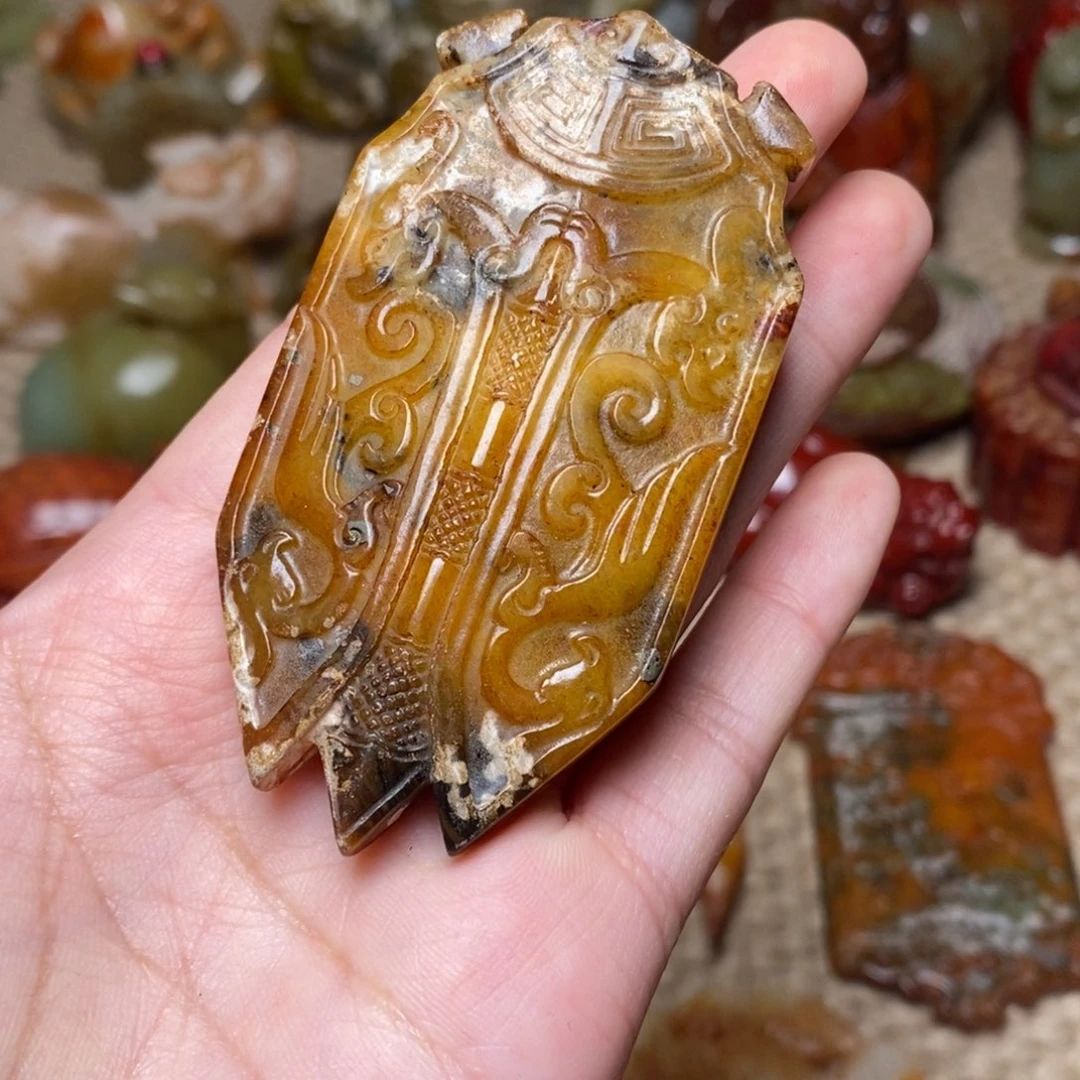 蛇纹石玉未镶嵌颈饰