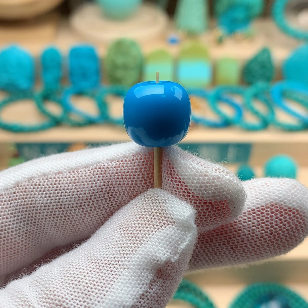 绿松石未镶嵌颈饰