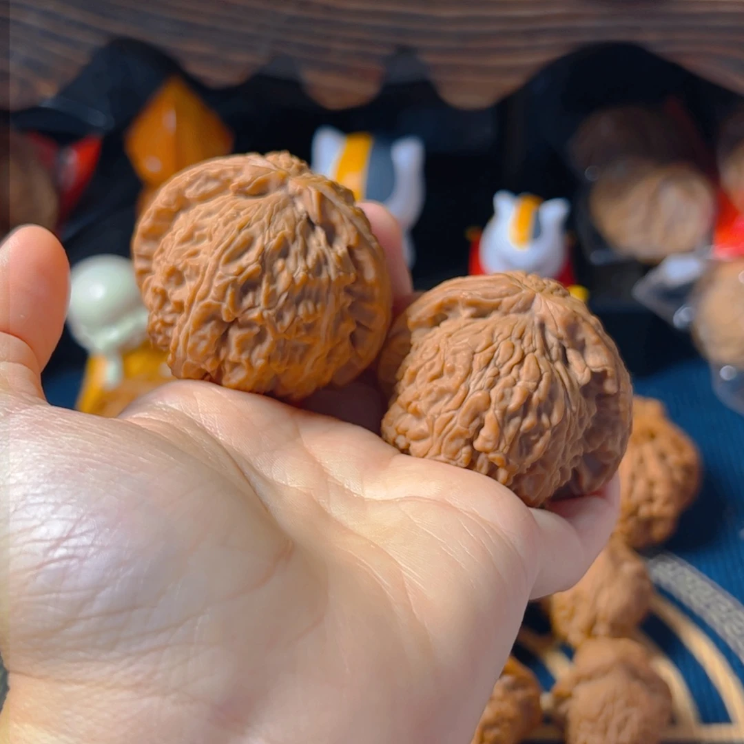 文玩核桃吊坠白狮子45