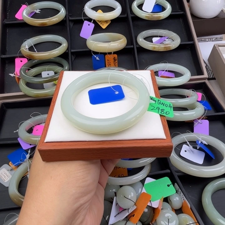 未镶嵌手镯和田玉七月