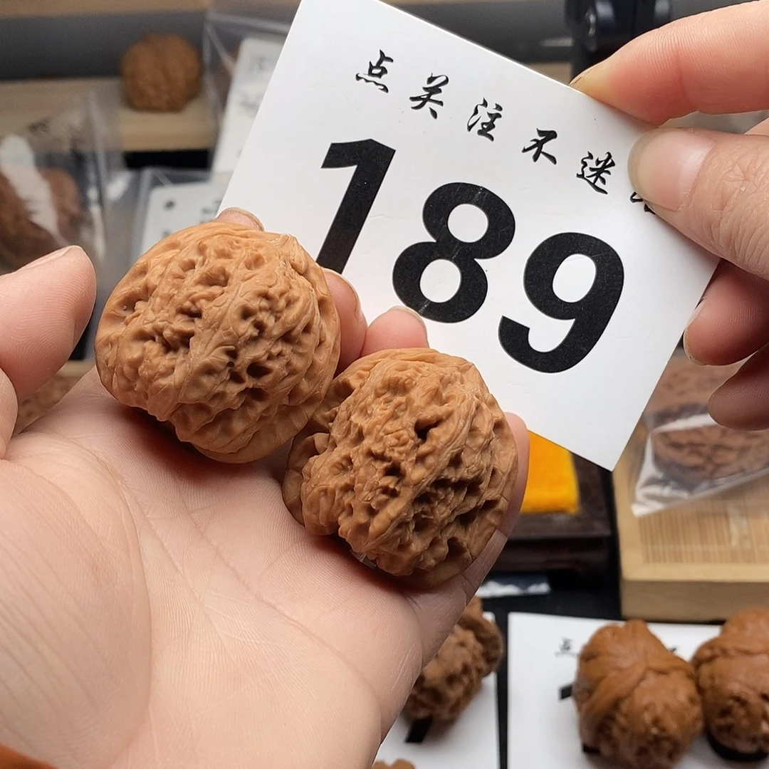 核桃39千佛山小粗筋。