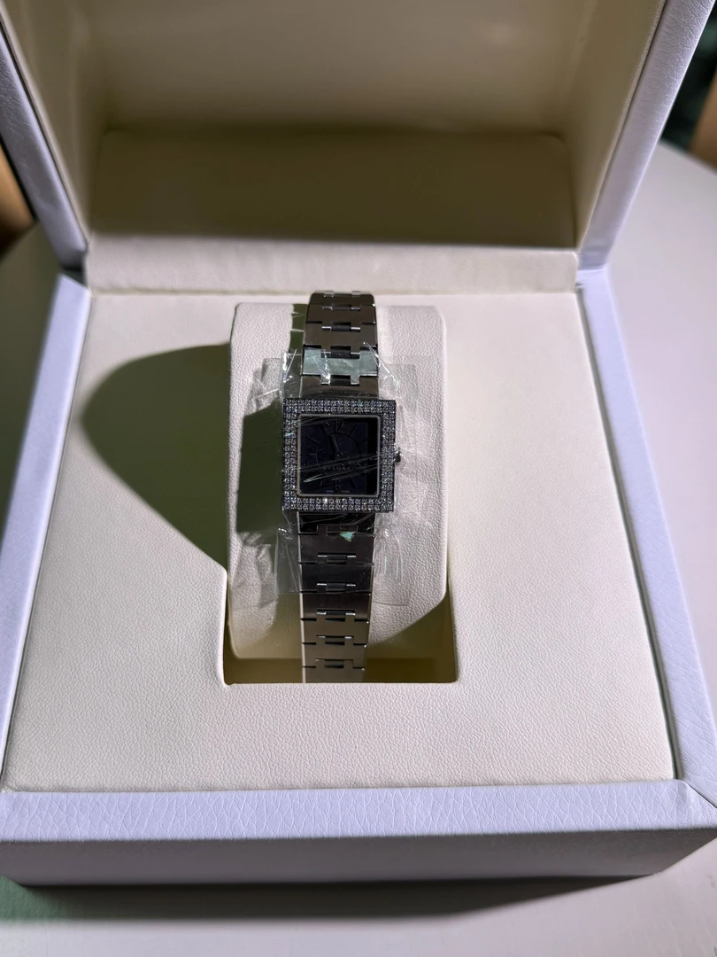 95新 BVLGARI/宝格丽 宝格丽石英腕表/后镶钻/xh/0534/yy