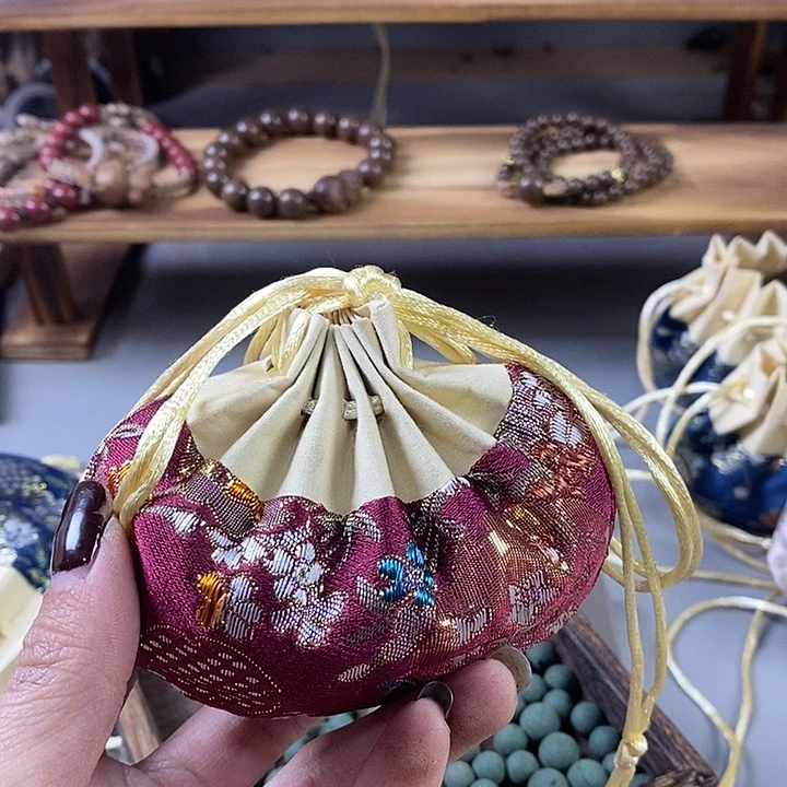 泥塑ℒ****瑕疵红麝1.2香包50克